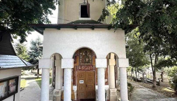 Biserica Pogorârea Sfântului Duh - Valea Lupului