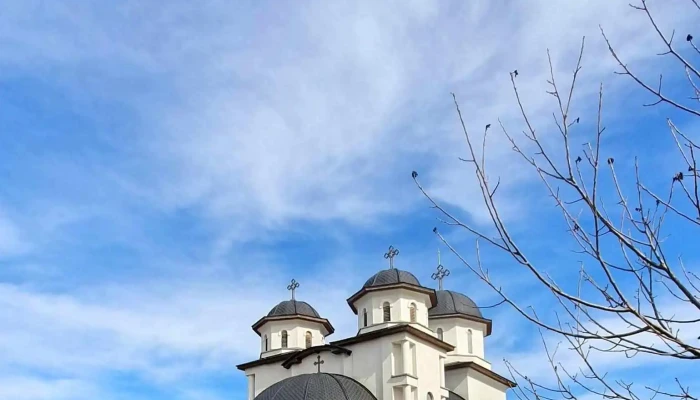 Biserica Ortodoxa Sfintii Apostoli Petru Si Pavel Si Sf Andrei Saguna Unde - Sânpetru