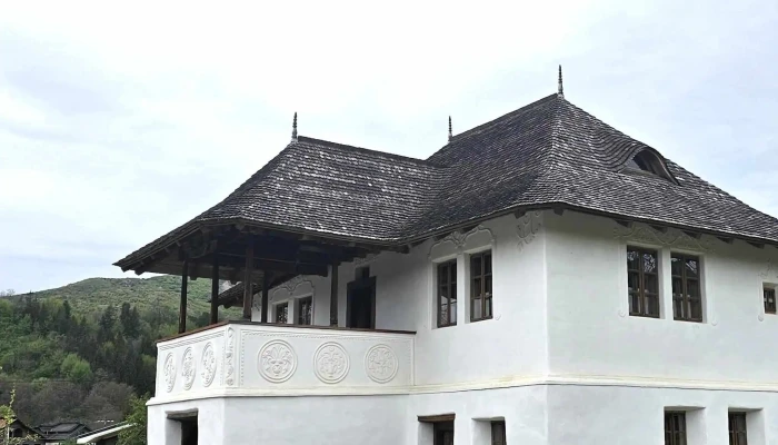 Casa Cu Blazoane Din Chiojdu -  Unde - Chiojdu