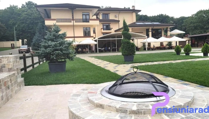 Curtea Domneasca -  De La Proprietar - Brodoc