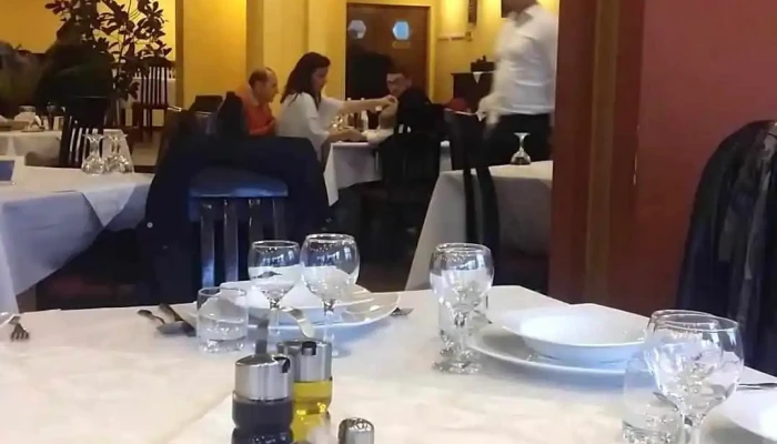 Hotel Restaurant Coroana Videoclipuri - Războieni