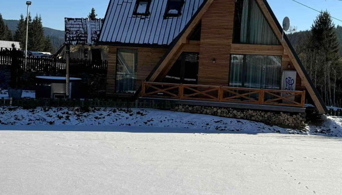 La Cabane -  De La Vizitatori - Comandău
