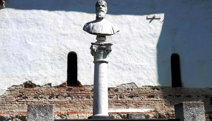 Manastirea Sfintii Voievozi Număr - Baia De Aramă