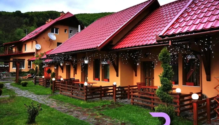 Patakmenti Panzio Exterior - Corund
