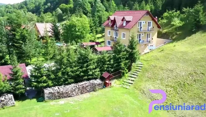 Pensiunea Hetvezer Panzio Exterior - Sub Cetate